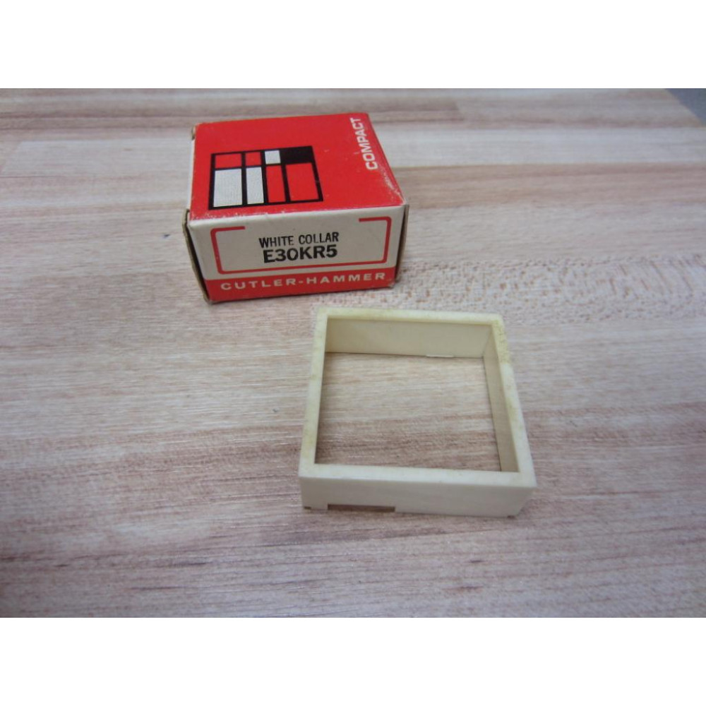 Cutler Hammer E30KR5 Eaton Oil tight Pushbutton (Pack of 2)