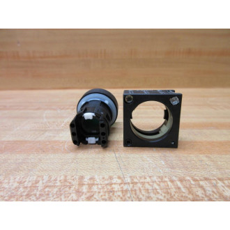 Siemens 3SB3 001-2KA41 Green 2 Position 3SB30012KA41 wBase & Clip - New No Box