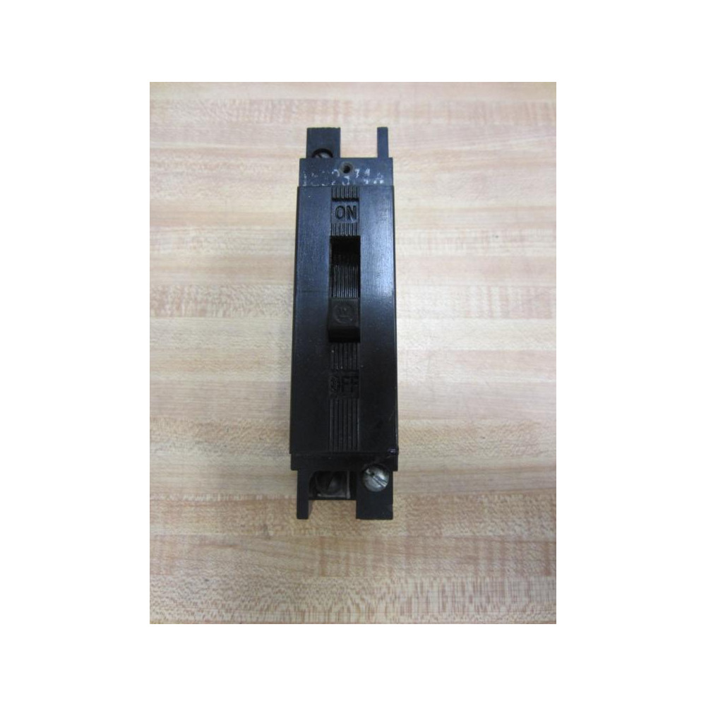 Westinghouse 1532374A Circuit Breaker W WS CW E1030 Cracked Housing - Used