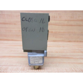 Square D 9012 GNG-5 Pressure Switch 9012GNG5 Cracked Body - Used