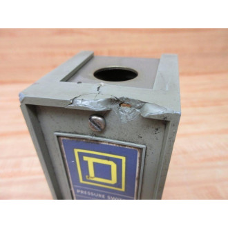 Square D 9012 GNG-5 Pressure Switch 9012GNG5 Cracked Body - Used