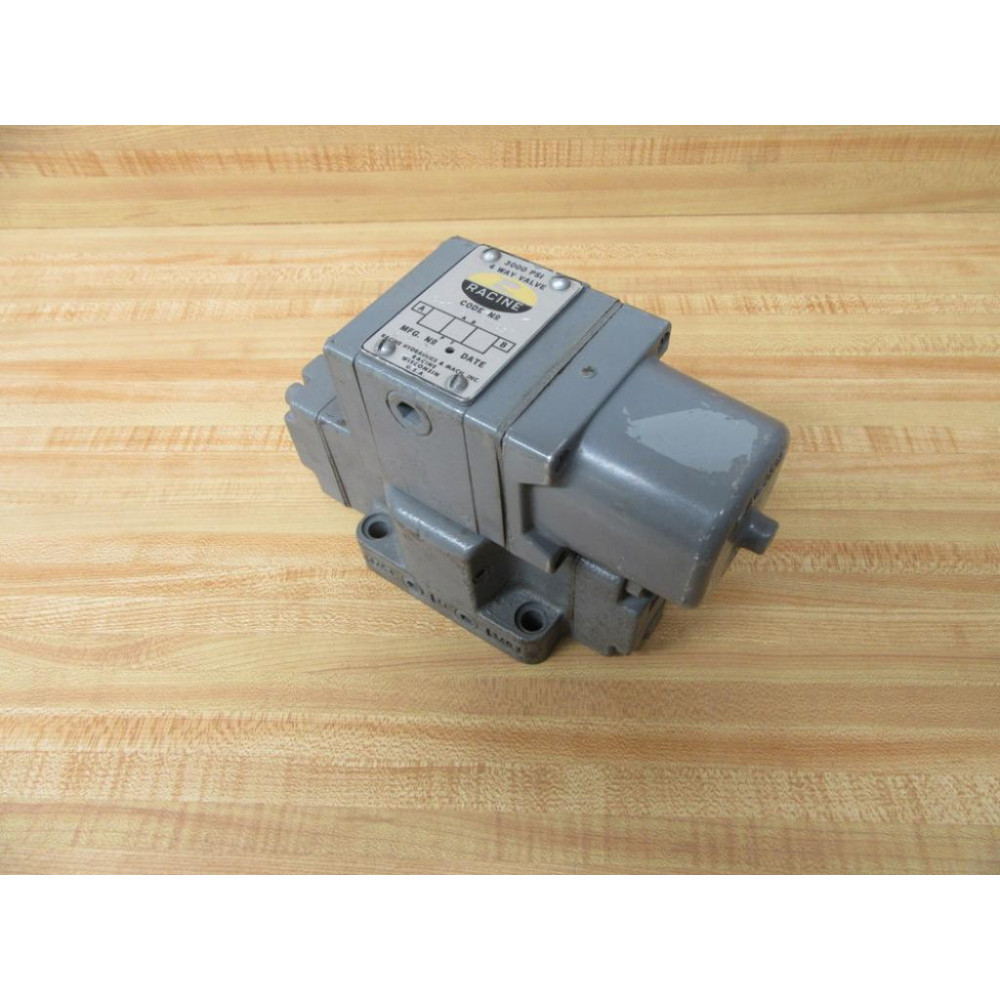Racine 650201 4 Way Solenoid Valve WO Coil - New No Box