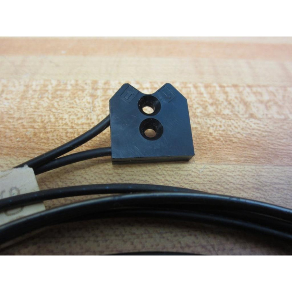 Omron E32-L25-2M Fiber Optic Sensor E32L252M - New No Box
