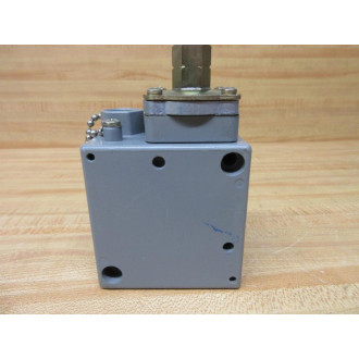 Square D 9012-GDW-2 Pressure Switch 9012GDW2 Series C - Used