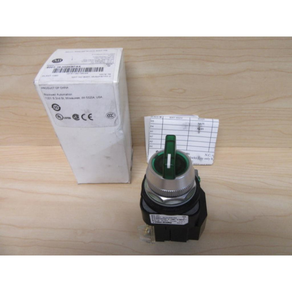 Allen Bradley 800T-16JG2KB7AX Green Selector Switch