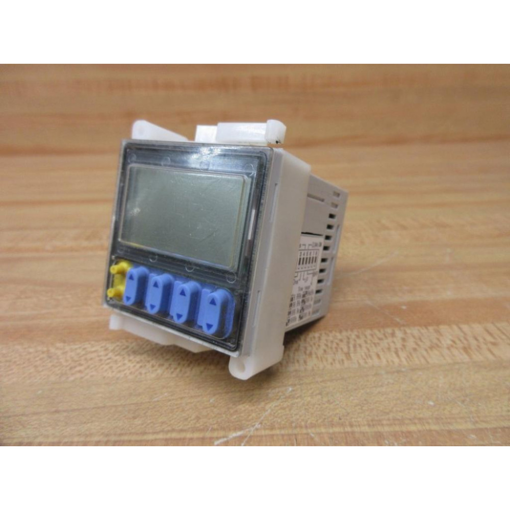 Matsushita LT4HLT8-DC24V Nais Digital Timer  ATL1121 WMounting Bracket - Used