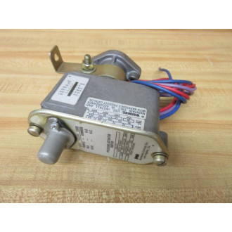 Barksdale C9612-0 Pressure Actuated Switch C96120 - Used
