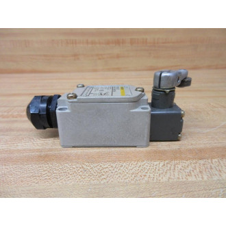 Omron WLCA2-2 Limit Switch WLCA22 500 VAC - Used