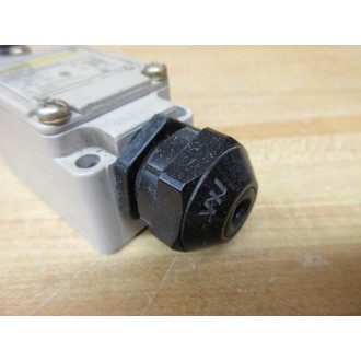 Omron WLCA2-2 Limit Switch WLCA22 500 VAC - Used