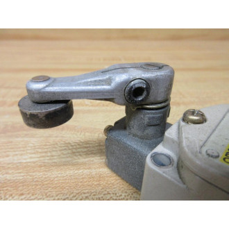 Omron WLCA2-2 Limit Switch WLCA22 500 VAC - Used