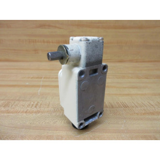 Omron WLCA2-2 Limit Switch WLCA22 500 VAC, WO Lever Arm - Used