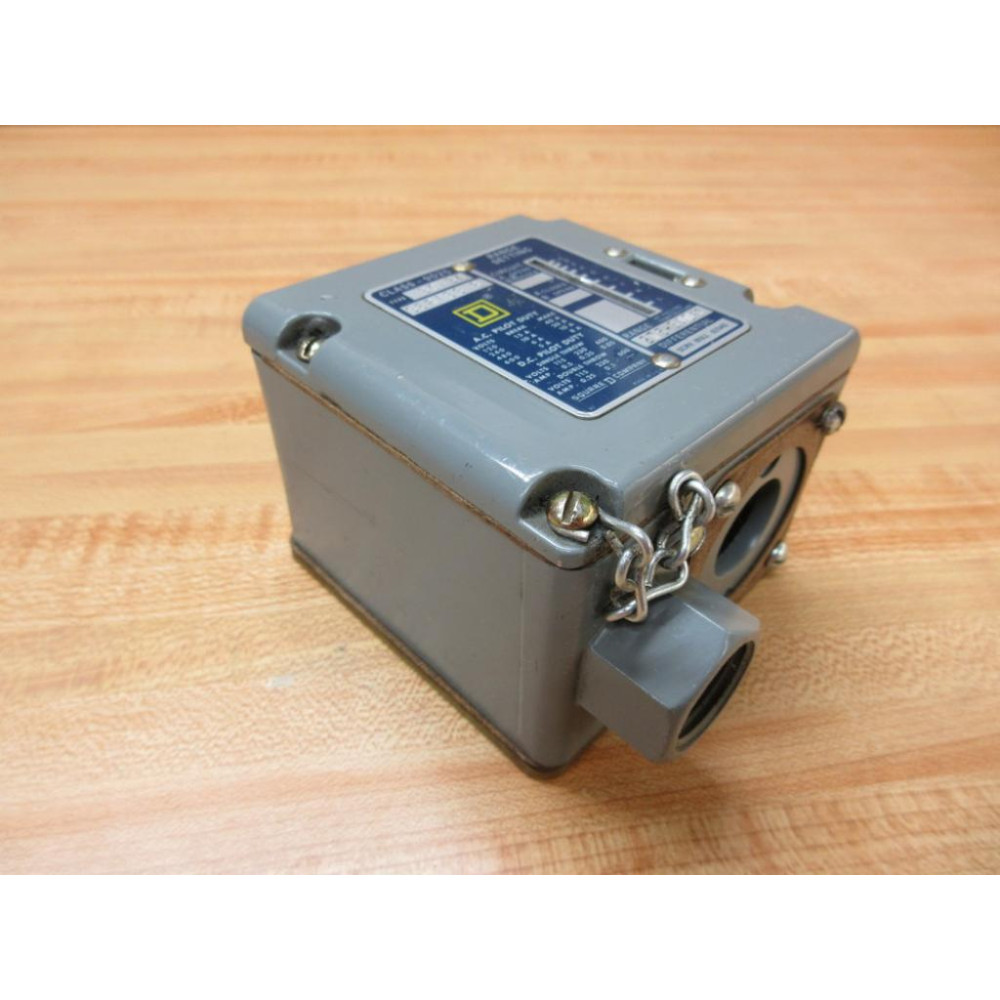 Square D 9025-BCW34 Temperature Switch - Used