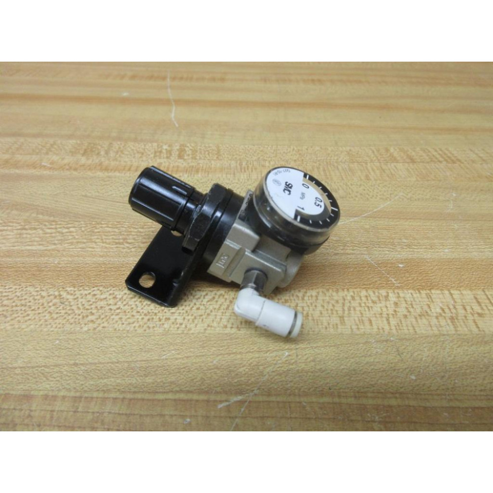 SMC AR10-M5BG-X2118 Pressure Regulator AR10M5BGX2118 WBracket & Fittings - Used