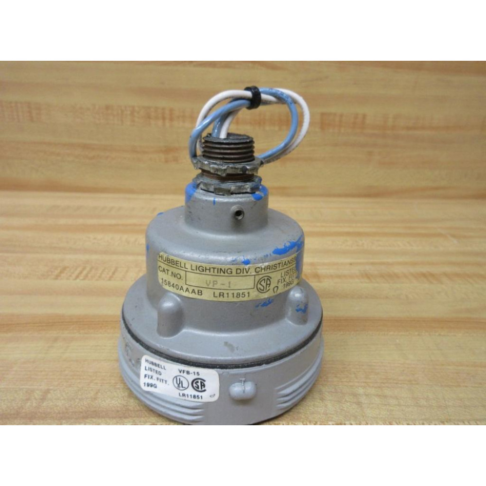 Hubbell VFB-15 Fixture Cap With Receptacle WVP-1 - Used
