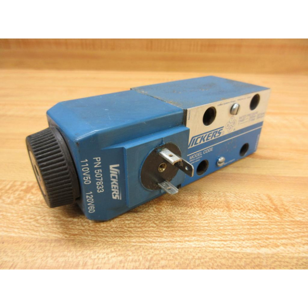 Vickers DG4V 3 2A M -U-B6-60 Pneumatic Valve DG4V32AMUB660 W507833 - Used