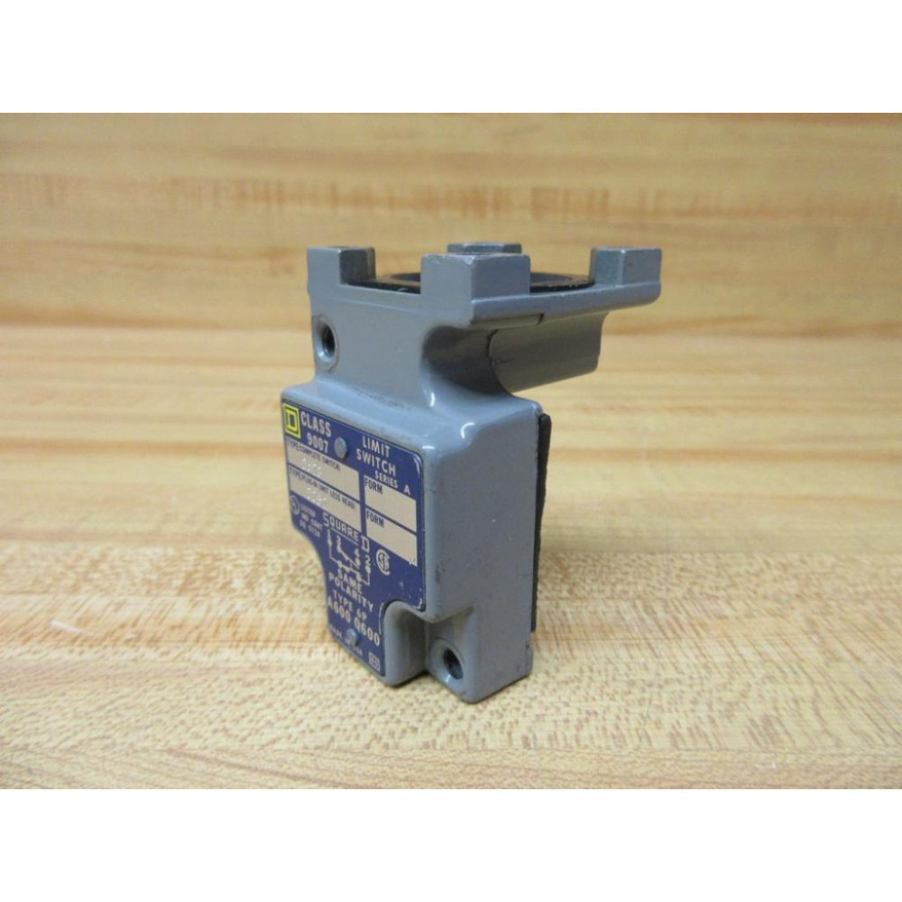 Square D 9007 C52G 9007C52G 9007-C52G Turret Head Position Switch Body Only C052 - Used