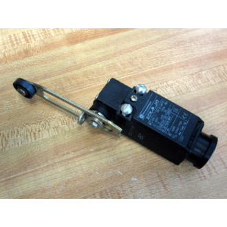 Schneider Telemecanique XCK-PH7 Limit Switch XCK-P...H7 WRoller Lever - Used