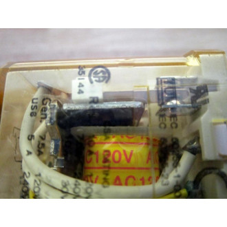 IDEC RH4B-UL AC120V Relay RH4B-UL-120V AC - New No Box