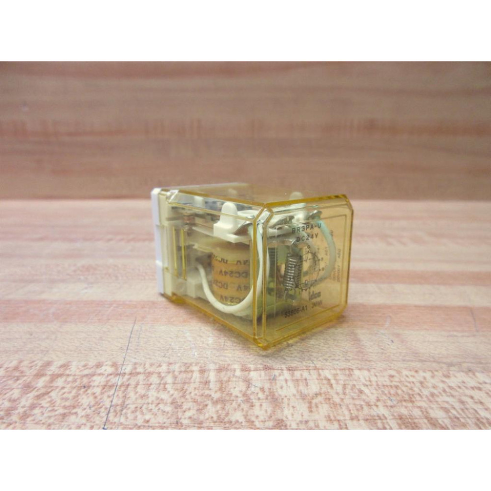 IDEC RR3PA-U-DC24V Relay RR3PAUDC24V - Used