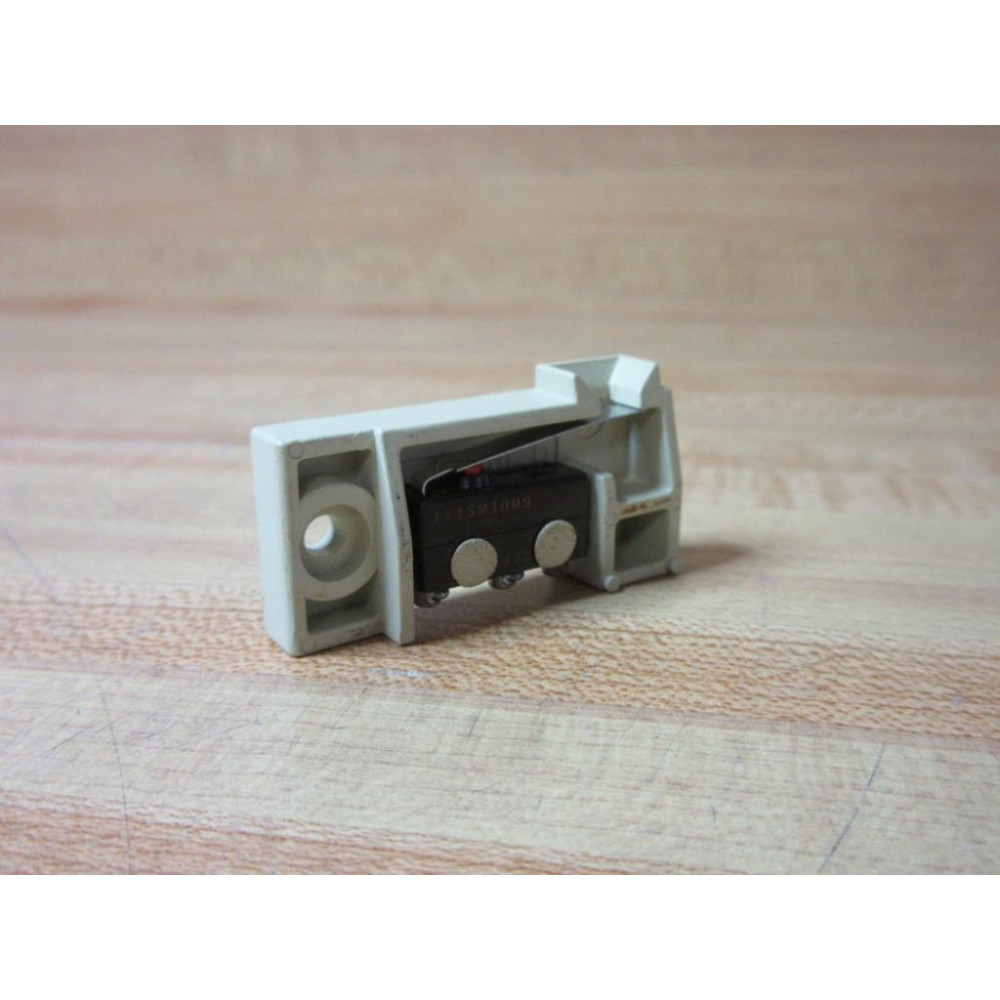 Micro Switch 111SM1009 Honeywell Switch WPlastic Housing - Used