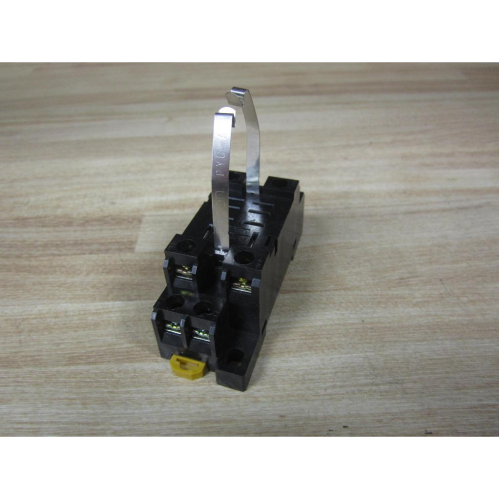 Omron PTF08A-E Relay Socket PTF08AE WRelay Hooks - New No Box