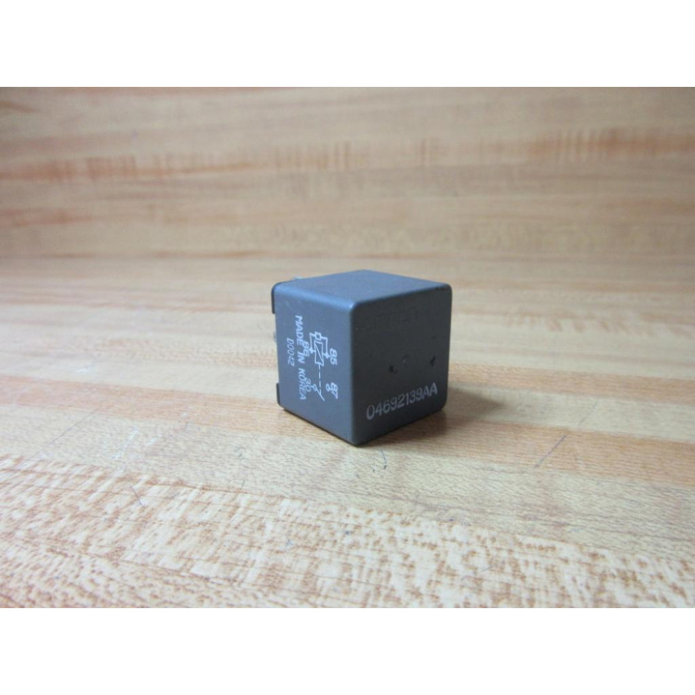 Omron 04692139AA Relay - Used
