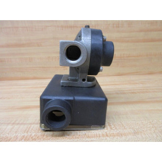 Universal Flow Monitors 04G-6-100S-3NR Flow Monitor 29112 Cracked Display - Used