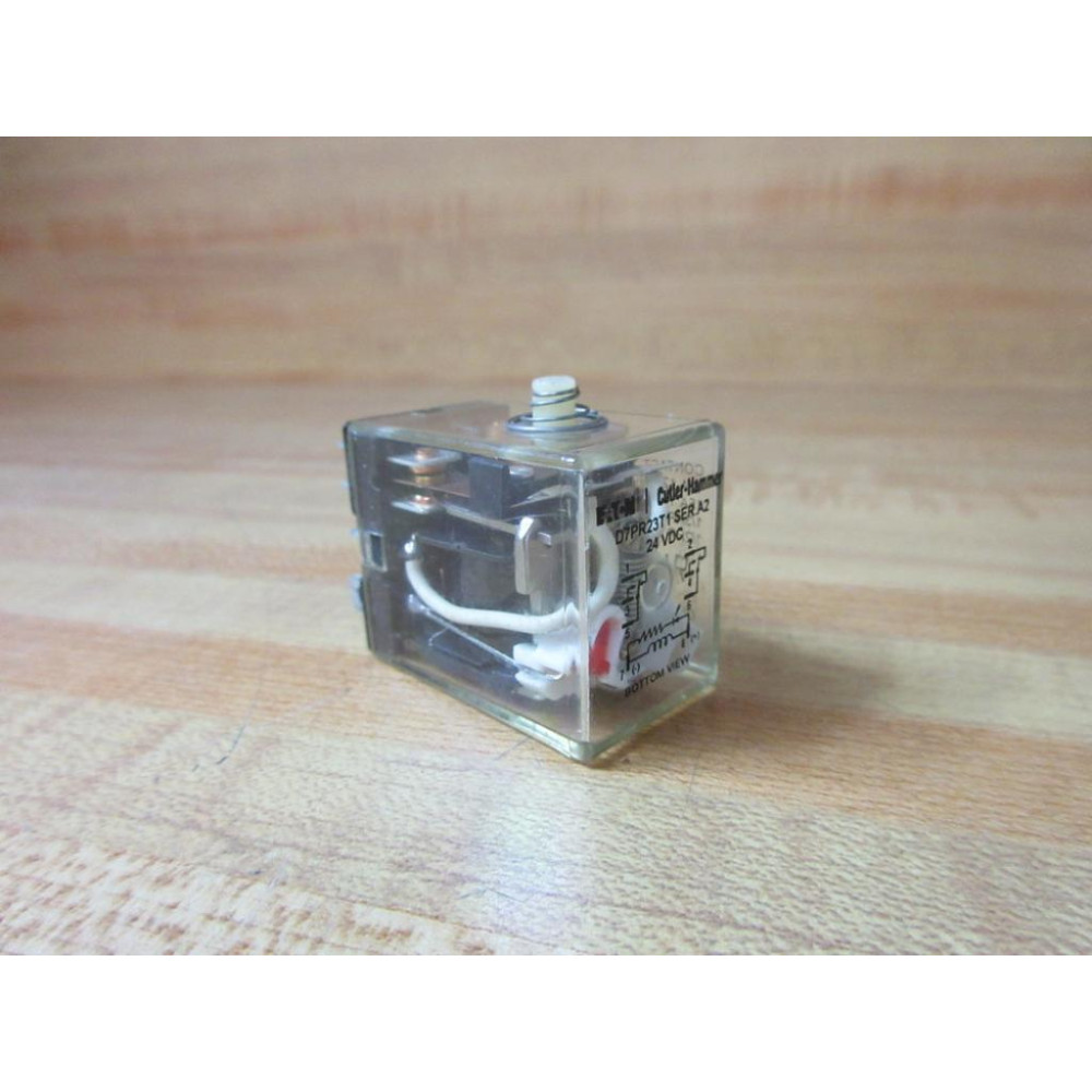 Cutler Hammer D7PR23T1-24V DC Eaton Relay D7PR23T1-24VDC Series A2 - Used