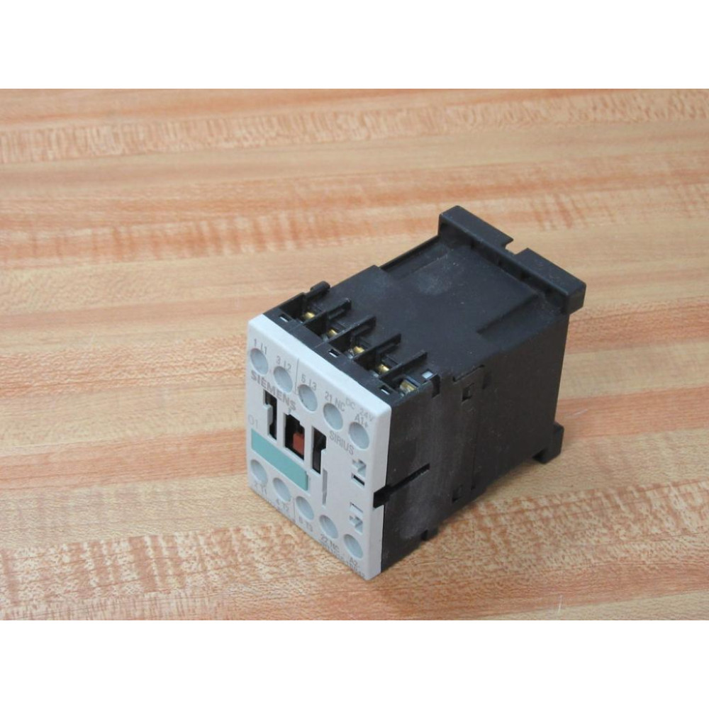 Siemens 3RT1015-1BB42 Contactor 3RT10151BB42 - Used