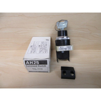 Fuji Electric AH25-J2 A Selector Switch Key AH25J2A WAHX290 Contact Block