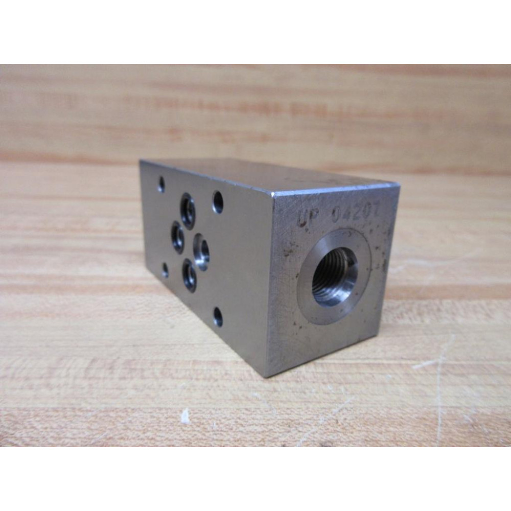 UP 04207 Directional Manifold UP04207 Missing 1 O-Ring - New No Box