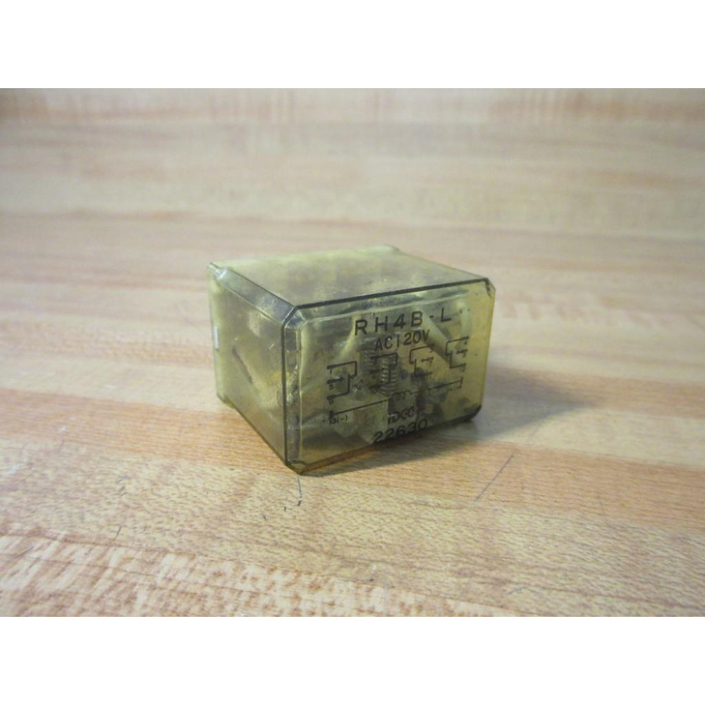 IDEC RH4B-L-AC120V Relay RH4B-L-120V AC - Used