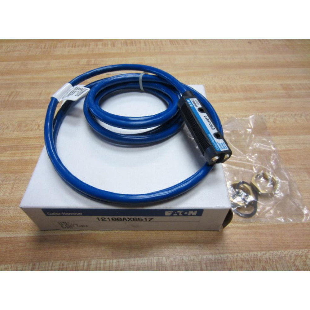 Cutler Hammer 12100AX6517 Eaton Photoelectric Sensor 97011 Ser A2
