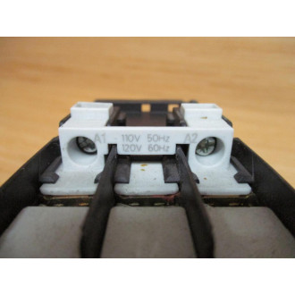Siemens 3RT1023-1AK60 Contactor 3RT10231AK60 - Used
