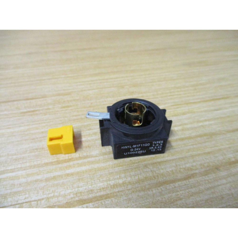 IDEC HW1L-M1F11QD Pushbutton HW1LM1F11QD Base Only - New No Box