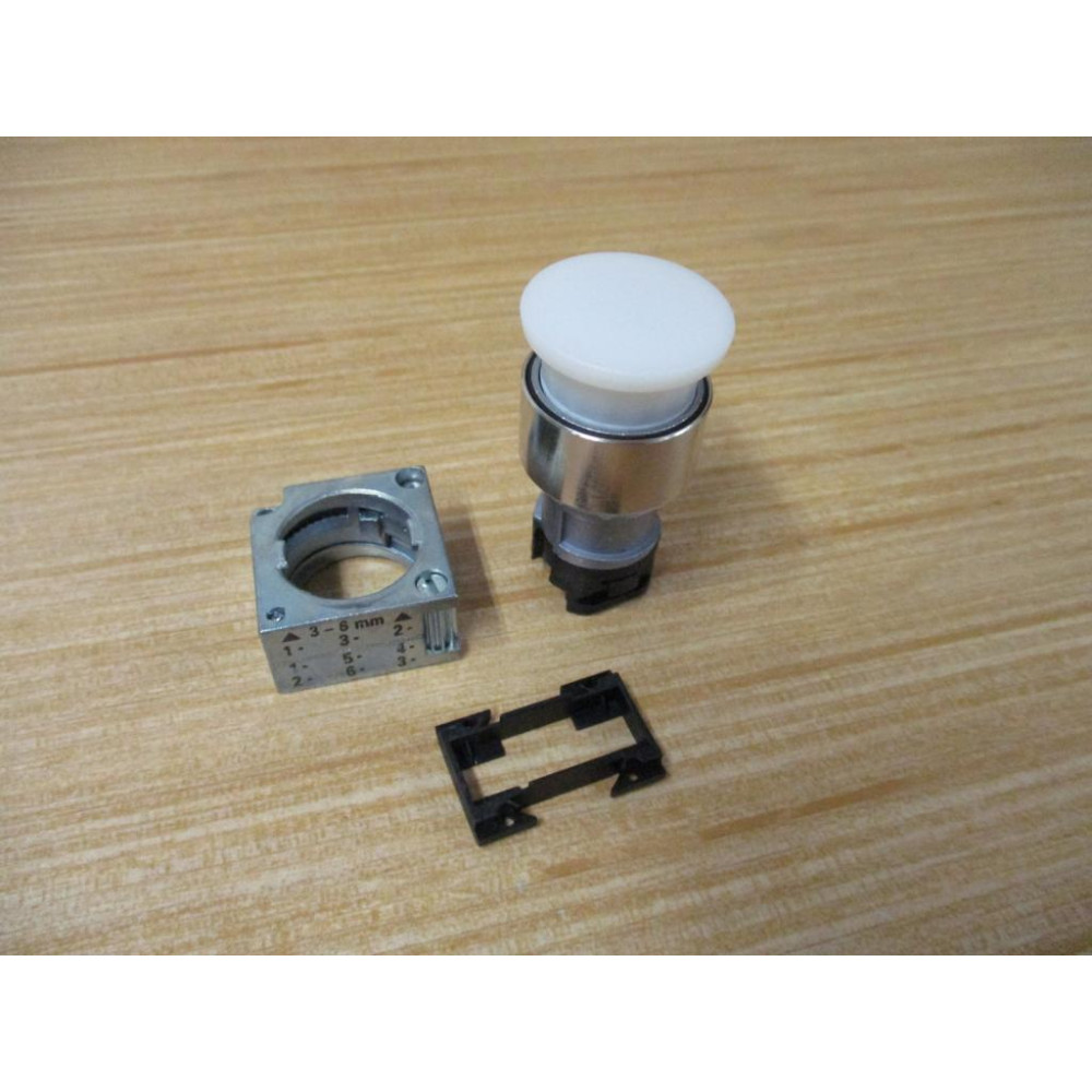 Siemens 3SB3501-1DA61 Pushbutton W Base & Clip - New No Box