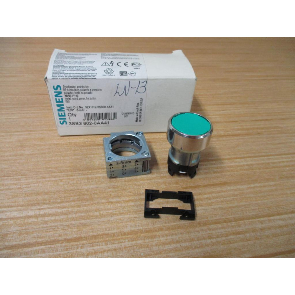 Siemens 3SB3 602-0AA41 Green 3SB36020AA41 W Base & Clip