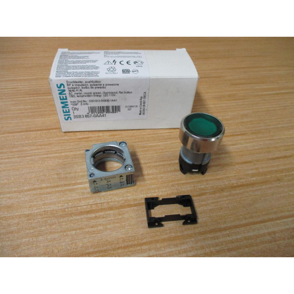 Siemens 3SB3 657-0AA41 Green 3SB36570AA41 W Base & Clip