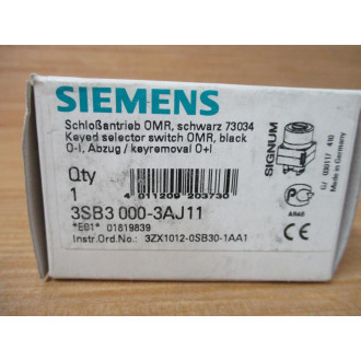 Siemens 3SB3 000-3AJ11 Switch 3SB30003AJ11 W Base, Clip & Key