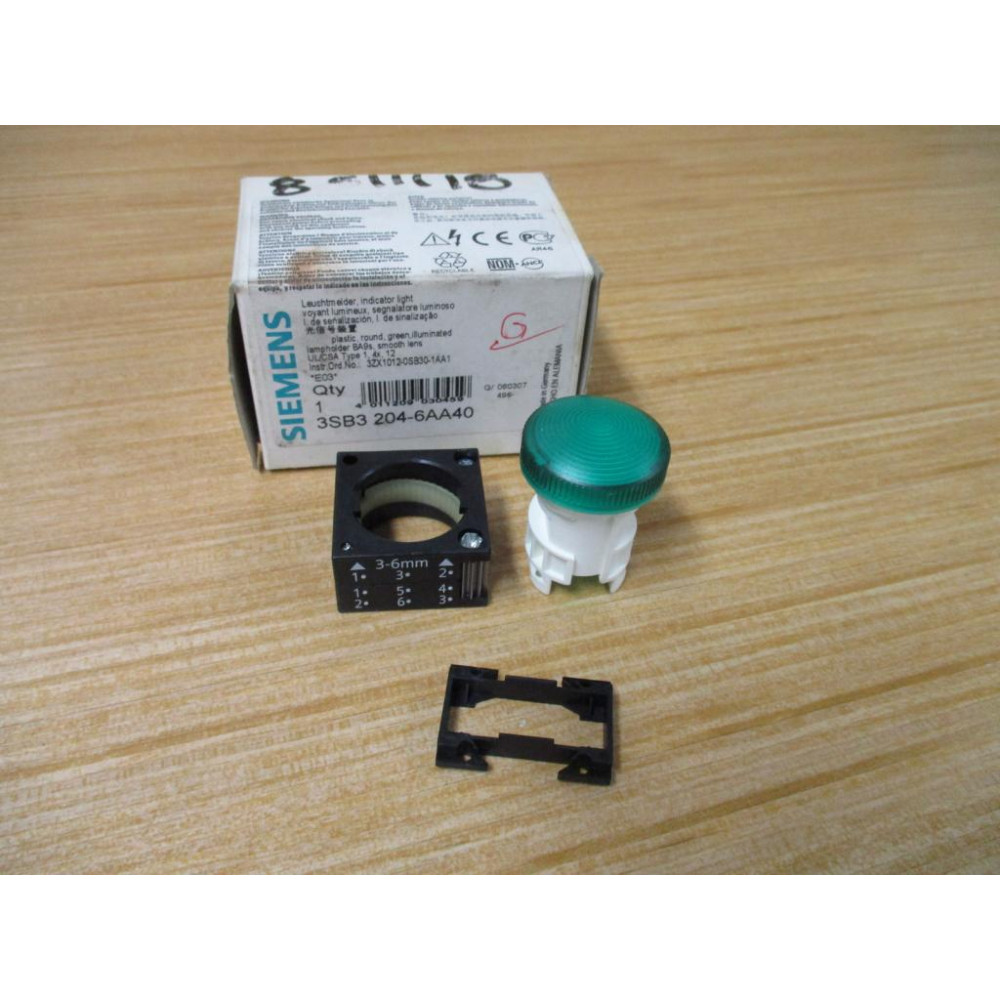 Siemens 3SB3 204-6AA40 Green 3SB32046AA40 W Base & Clip