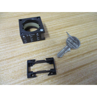 Siemens 3SB3 000-4AD01 Switch 3SB30004AD01 W Base, Clip & Key