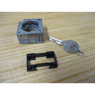 Siemens 3SB35 00-4ED01 Selector Switch 3SB35004ED01 W Base,Clip & Key