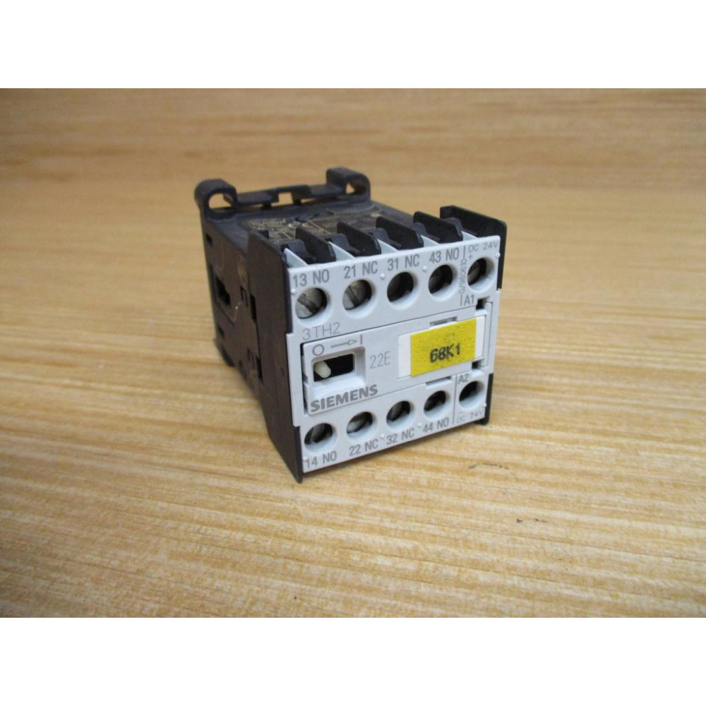 Siemens 3TH2-022-0BB4 Relay 3TH2022E Chipped - Used Siemens 3TH2-022-0BB4 Relay 3TH2022E Chipped - Used