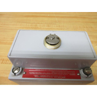 Allen Bradley 800H-R3HA7M1 Selector Switch Station 800HR3HA7M1 WO Knob - New No Box
