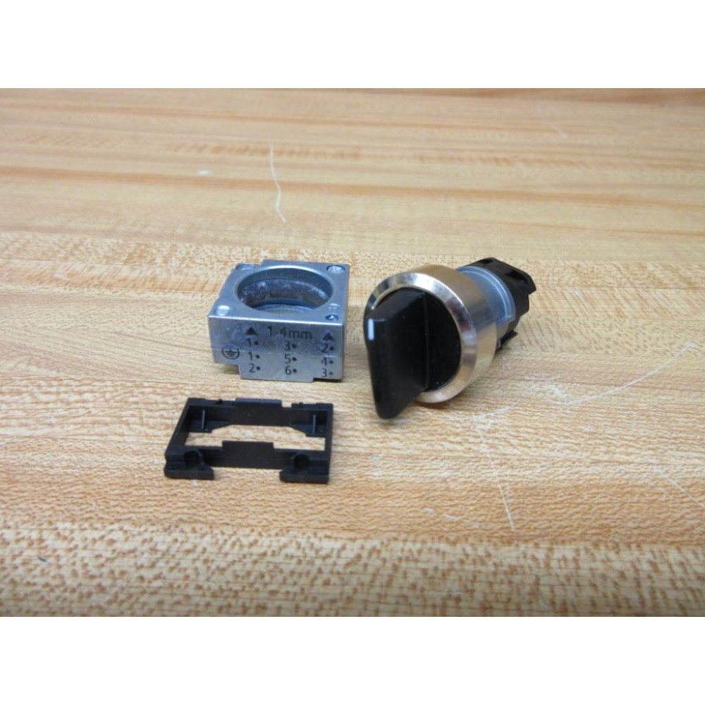 Siemens 3SB3500-2KA11-0FA0 Toggle Selector Switch 3SB35002KA110FA0 - New No Box