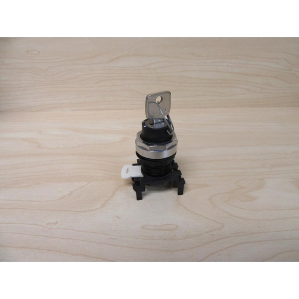 Cutler Hammer E22KB53 Eaton Selector Switch With Key Chrome Bezel - Used