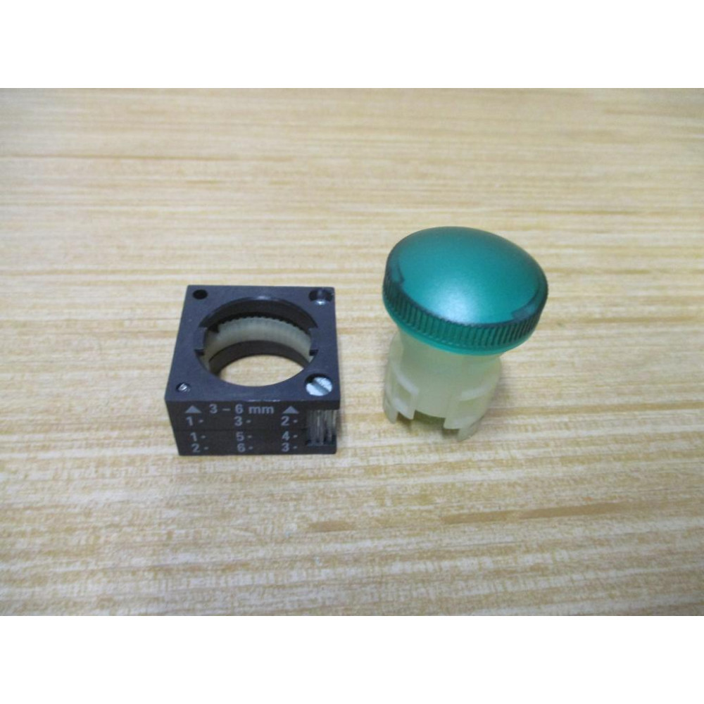 Siemens 3SB3 212-6AA40 Green 3SB32126AA40 W Base - New No Box