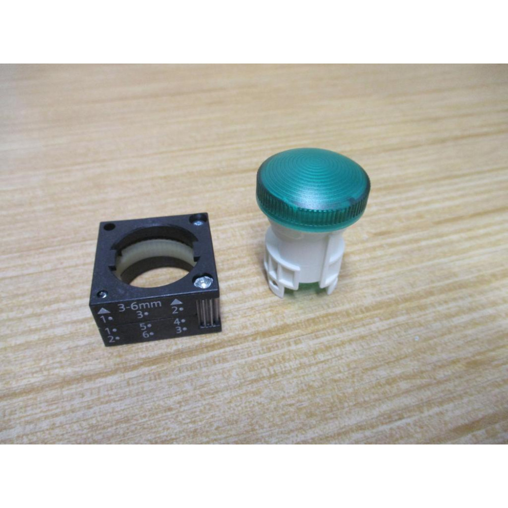 Siemens 3SB3 240-6BA40 Green 3SB32406BA40 W Base - New No Box