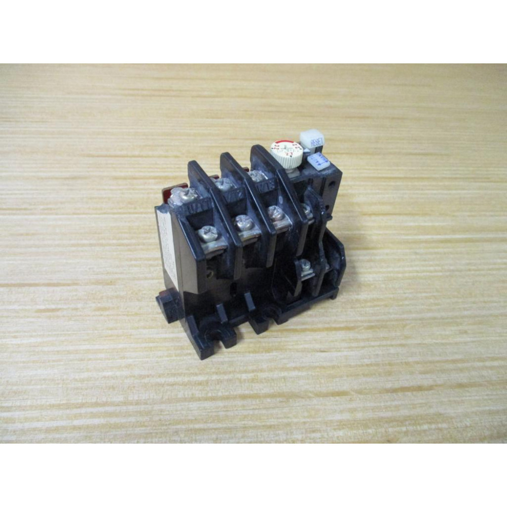 Toshiba R-20E-3.2 Overload Relay R-20E Chipped - Used