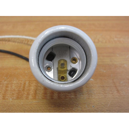 Leviton 005-10085 Lamp Holder 10085 - New No Box